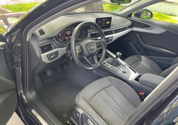 Audi A4 cena 69900 przebieg: 199999, rok produkcji 2017 z Lublin małe 301